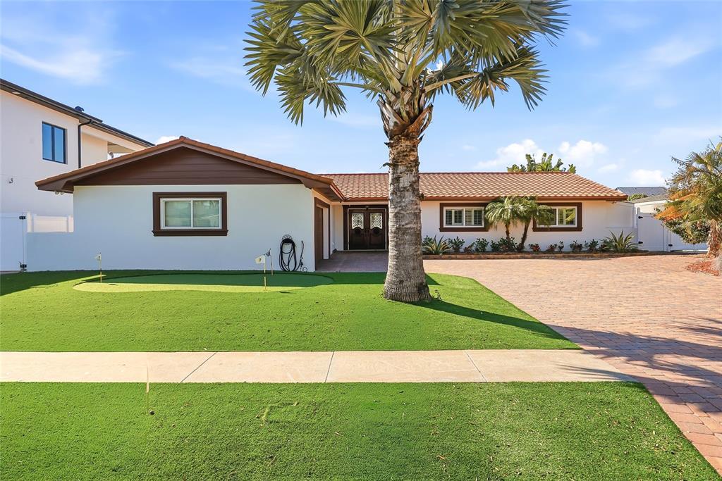 3918 Americana Dr in Tampa, FL - Building Photo