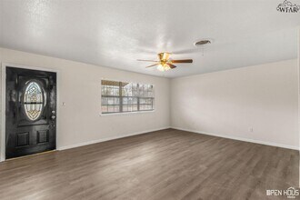 109 E Maple St in Holliday, TX - Building Photo - Building Photo