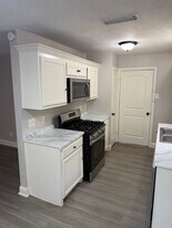 425 Price Dr in Lewisville, TX - Building Photo