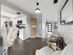 2740 NW 21st St in Fort Lauderdale, FL - Building Photo - Building Photo