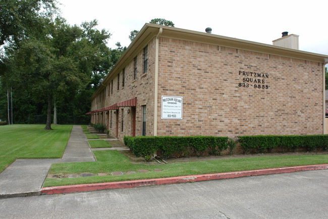 Prutzman Square Townhomes in Beaumont, TX - Foto de edificio - Building Photo