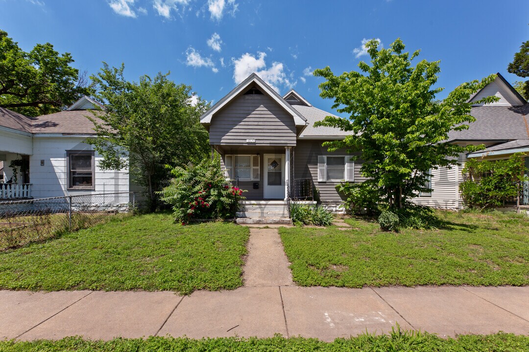 1028 W Munnell Ave in Wichita, KS - Building Photo