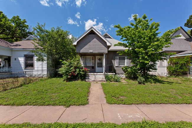 property at 1028 W Munnell Ave