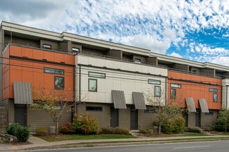 1035 Dickerson Pike in Nashville, TN - Foto de edificio - Building Photo
