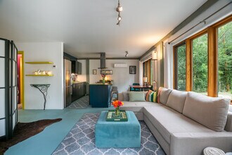 402 Trujillo Ln in Taos, NM - Building Photo - Building Photo