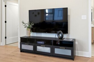 6044 N Winthrop Ave in Chicago, IL - Building Photo - Building Photo