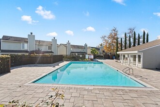 827 Peary Ln in Foster City, CA - Foto de edificio - Building Photo