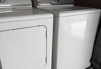 24684 W Lake Shore Dr in Round Lake, IL - Foto de edificio - Building Photo