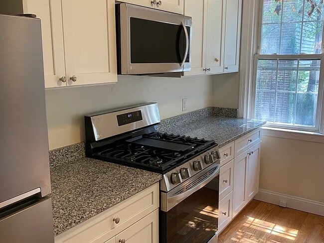 83 Bolton St, Unit 3