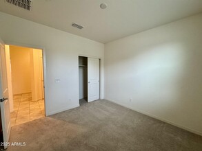 21415 W Holly St in Buckeye, AZ - Foto de edificio - Building Photo
