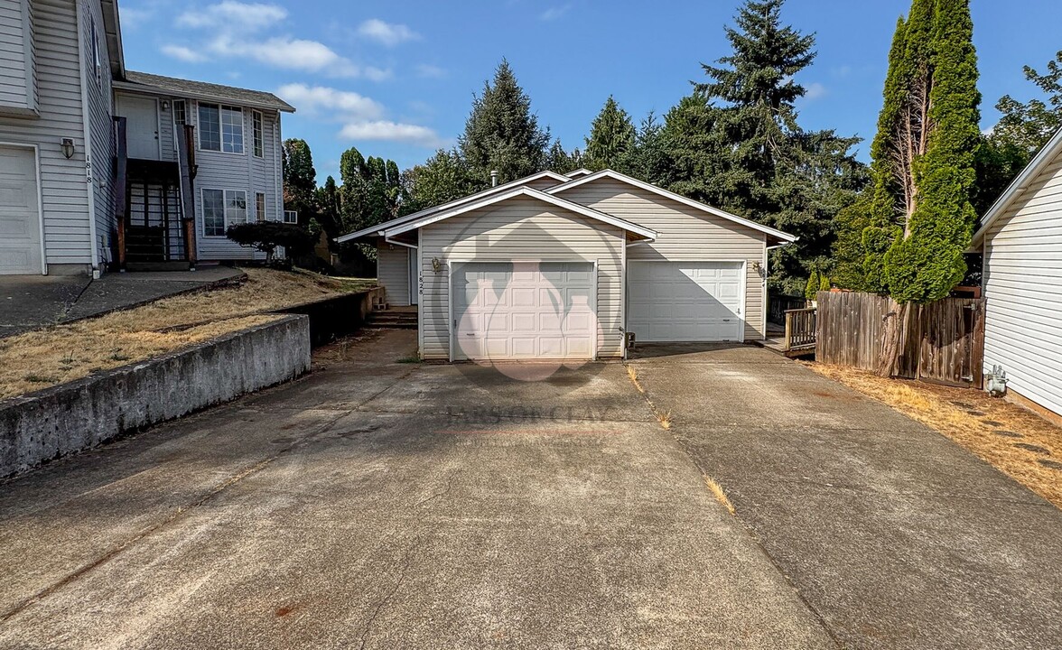 1824-1828-1828 Skyline Ct S in Salem, OR - Building Photo