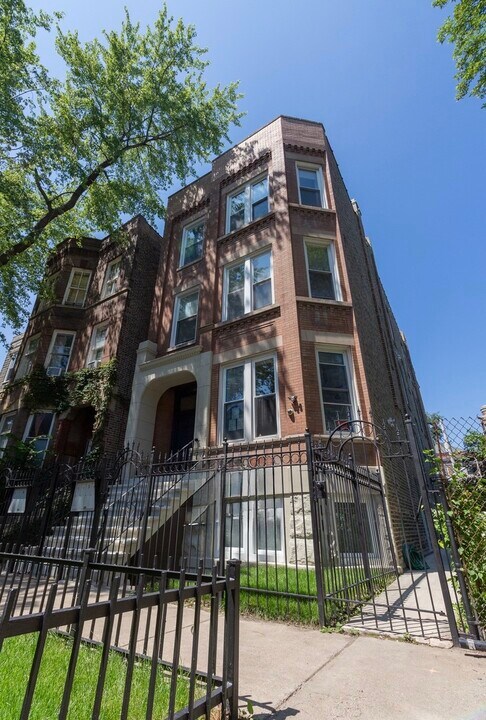 2618 W Evergreen Ave in Chicago, IL - Building Photo