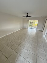 1025 SE 12th St in Cape Coral, FL - Building Photo
