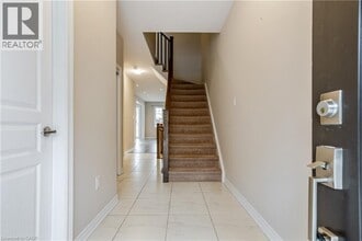 27 Waterview Ln in Grimsby, ON - Building Photo - Building Photo