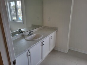 19 Tooker Dr in Brantford, ON - Building Photo - Building Photo