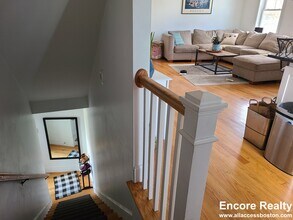 10 Fern St in Boston, MA - Foto de edificio - Building Photo