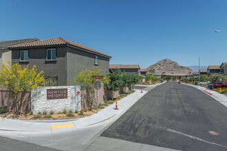 Newton Heights in Las Vegas, NV - Building Photo - Building Photo