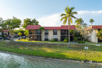 Northlake Village in Miami, FL - Building Photo - Building Photo