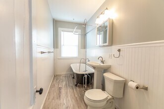 642 Maple St in Manchester, NH - Building Photo - Building Photo