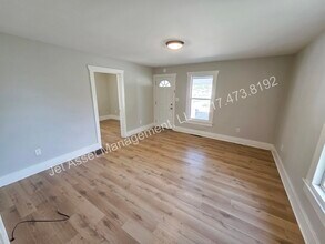 524 Chiles St in Carlinville, IL - Building Photo - Building Photo