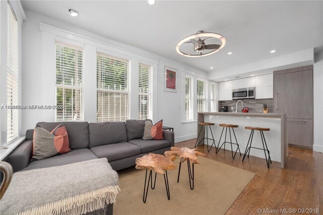 739 2nd St in Miami Beach, FL - Building Photo - Building Photo