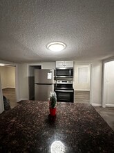 33 Sumner St, Unit Apt 1 in Milford, MA - Building Photo - Building Photo