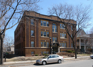 Kenwood Apartments - Uptown in Minneapolis, MN - Building Photo - Building Photo