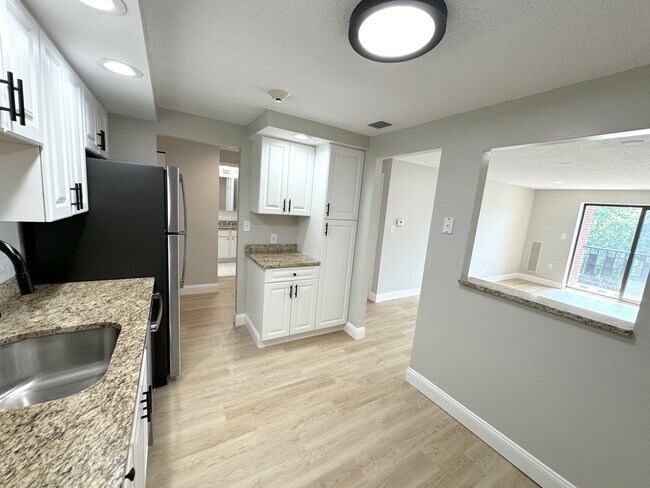 7 Dolphin Ave, Unit 1 in Revere, MA - Foto de edificio - Building Photo