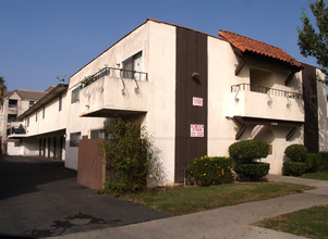 1418 N French St in Santa Ana, CA - Building Photo - Building Photo