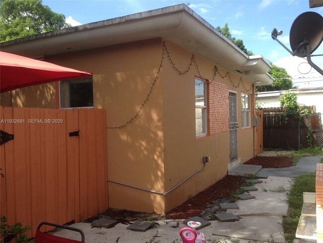 1480 NW 51st St in Miami, FL - Building Photo - Building Photo