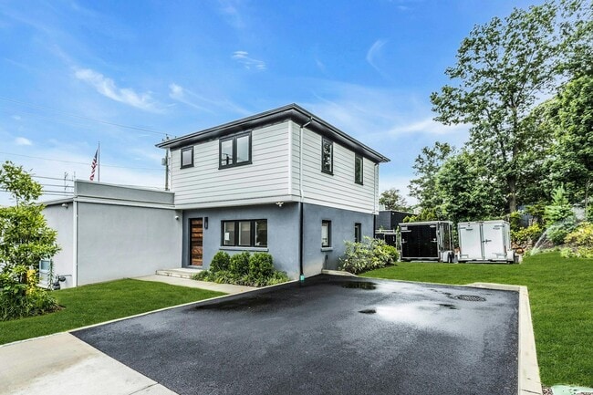 203 Broadway in Huntington Station, NY - Building Photo - Building Photo