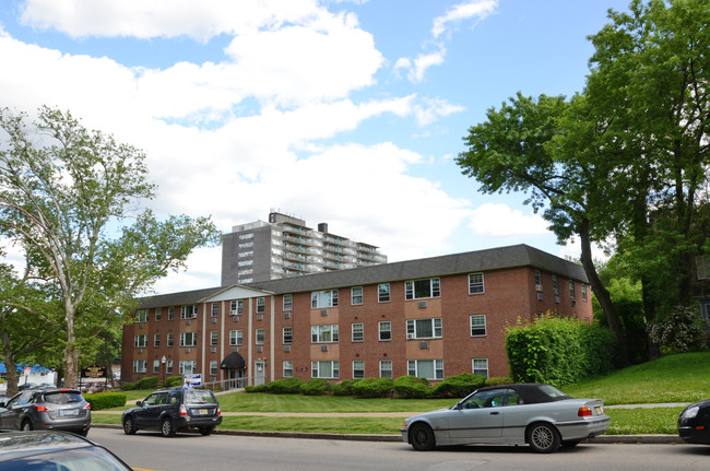 Brynfield Court Apartments in Philadelphia, PA - Building Photo - Building Photo