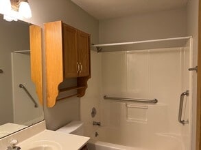 1111 Community Dr in Springfield, IL - Building Photo - Building Photo