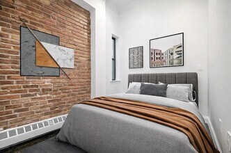 328 E 4th St, Unit 1A in New York, NY - Foto de edificio - Building Photo