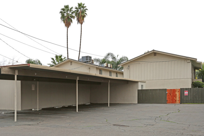 Santa Anna Palms in Clovis, CA - Foto de edificio - Building Photo