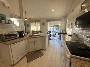 747 Sand Creek Cir in Weston, FL - Foto de edificio - Building Photo