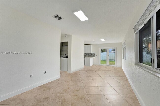 1154 NW 103rd St in Miami, FL - Building Photo - Building Photo