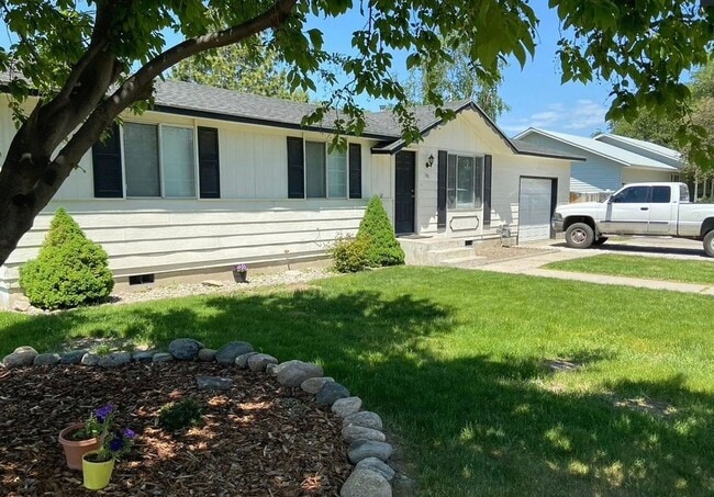 190 S Austin Ave in Sugar City, ID - Building Photo - Building Photo