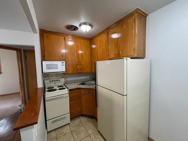 4820 W Forest Home Ave in Milwaukee, WI - Building Photo - Building Photo