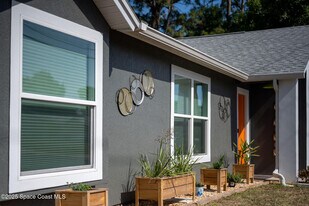 1181 Lamplighter Dr NW in Palm Bay, FL - Building Photo