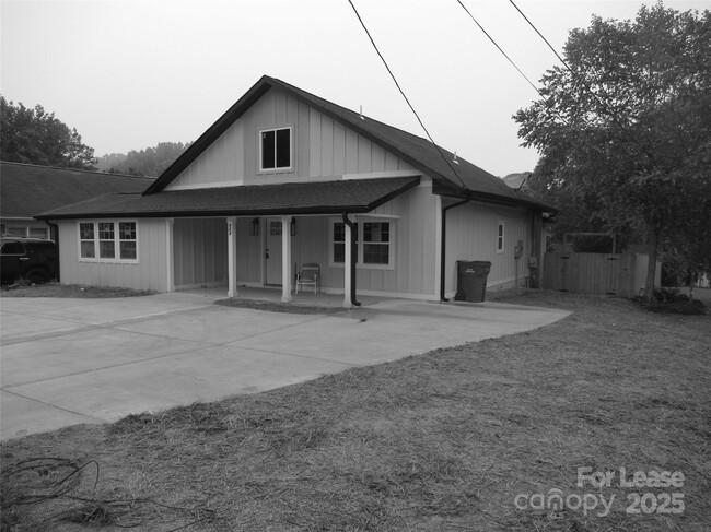 723 S Cedar St in Lincolnton, NC - Building Photo - Building Photo