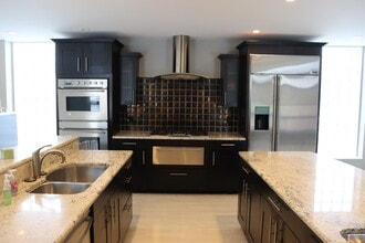 615 W 9 Mile Rd, Unit Ferndale Penthouse in Ferndale, MI - Foto de edificio - Building Photo