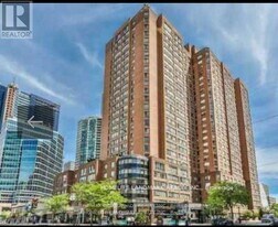 633 Bay St. in Toronto, ON - Building Photo