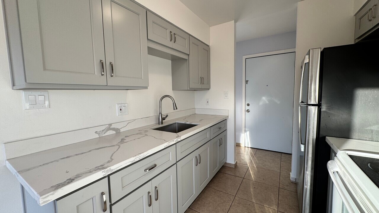 35493 Newark Blvd, Unit Apartment#D in Newark, CA - Building Photo