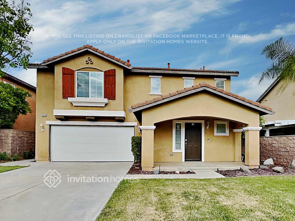 38356 Whisper Oaks Rd in Murrieta, CA - Building Photo