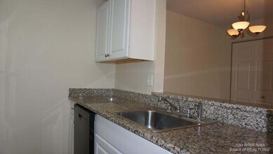 1493 Chateau Vert E in Ypsilanti, MI - Building Photo - Building Photo