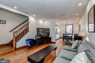 2235 39th Pl NW in Washington, DC - Building Photo - Building Photo