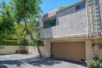 6121 Shoup Ave, Unit 13 in Woodland Hills, CA - Building Photo - Building Photo