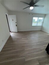 9654 Selby Pl, Unit 5 in Norfolk, VA - Building Photo - Building Photo