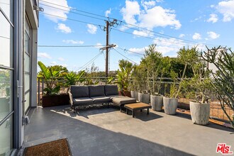 1534 17th St in Santa Monica, CA - Foto de edificio - Building Photo